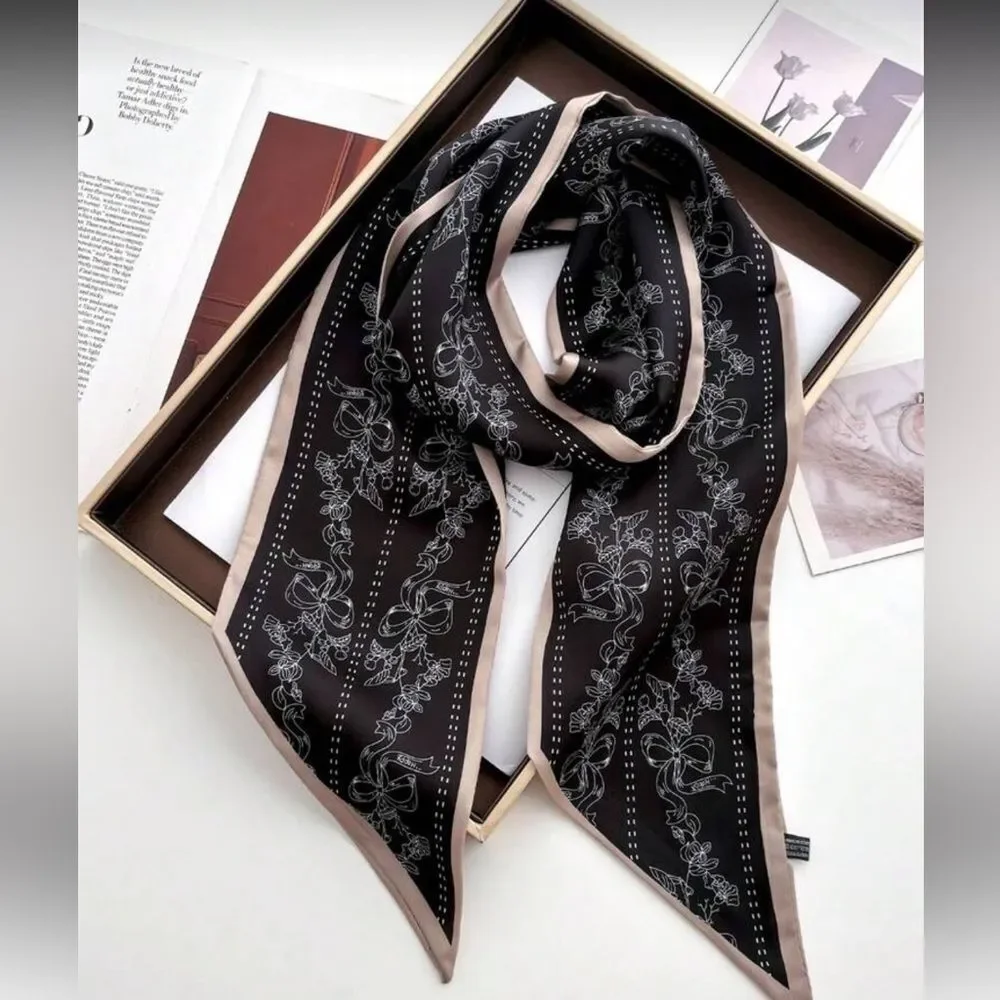 Elegant Black and Tan Scarf M650